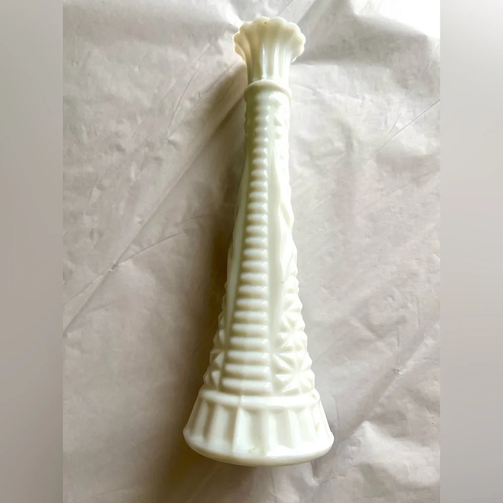 EUC! 9” White Milk Glass Vase #17 VTG